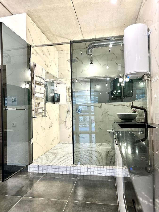 Designer In The Center Apartment