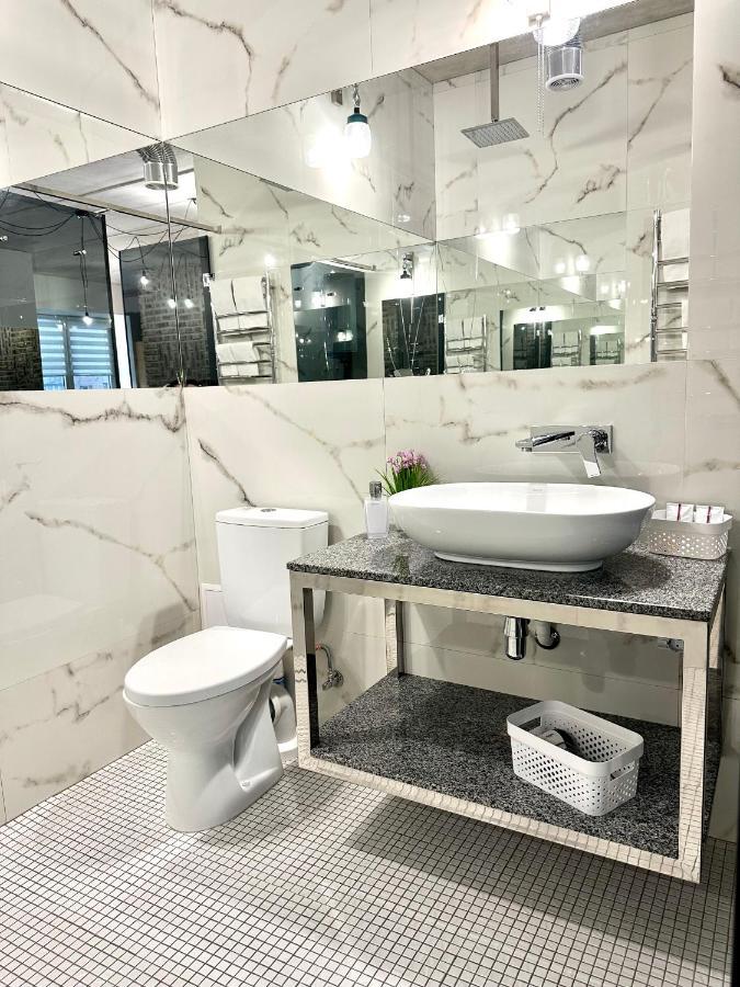 Designer In The Center Apartment