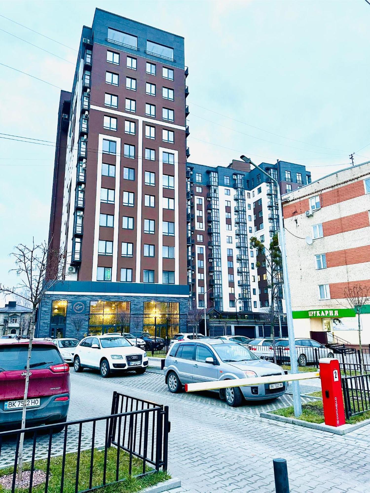Designer In The Center Apartment *